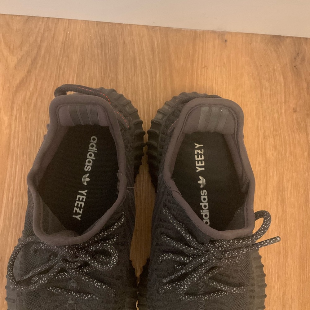 adidas Yeezy Boost 350 V2 - Picture 4 of 6